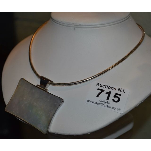 715 - Silver Mother Of Pearl Pendant Necklace