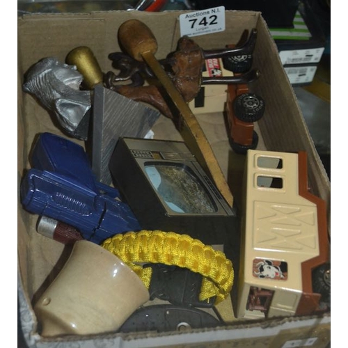 742 - Box Of Curios