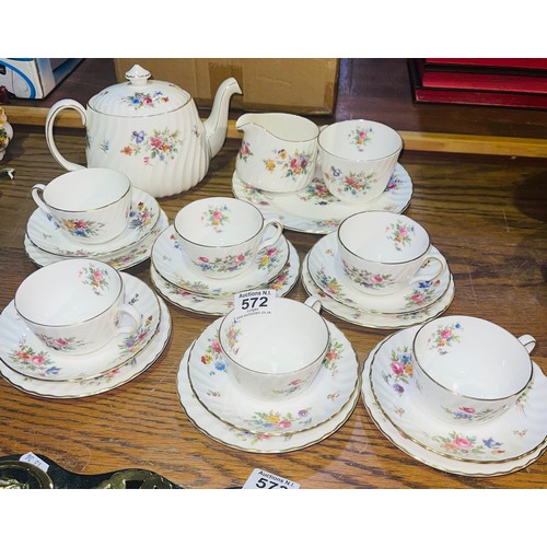 572 - Minton Marlow 22 Piece Teaset