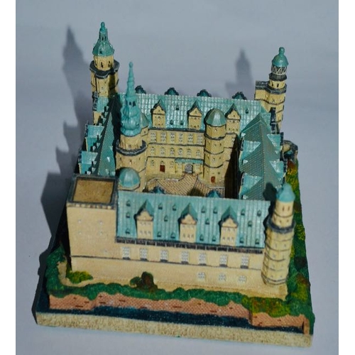 1068 - Danbury Mint Krönborg Castle from the 12 Sculptures Entitled Enchanted Castles of Europe - Boxed Wit... 