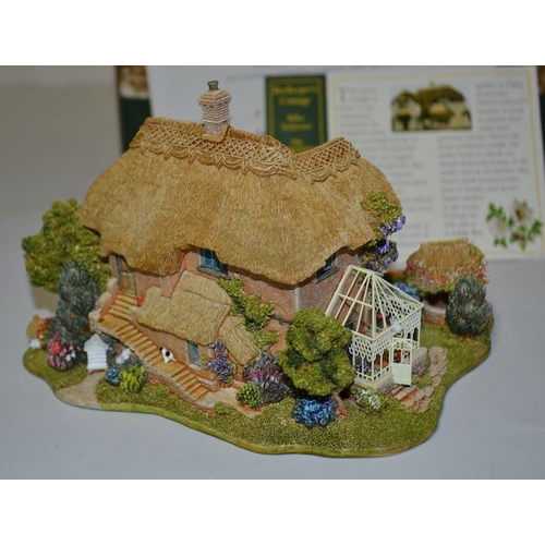 1006 - Boxed Liliput Lane Beekeepers Cottage The 2000/2001 Club SPecial Edition