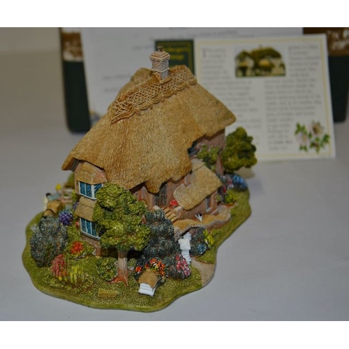 1006 - Boxed Liliput Lane Beekeepers Cottage The 2000/2001 Club SPecial Edition