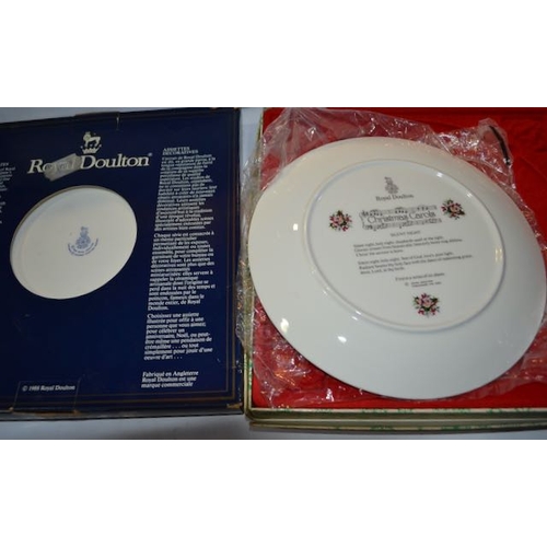 716 - Royal Doulton Boxed Plate x 2 - To Commemorate The 400th Anniversary Of The Spanish Armada + Silent ... 