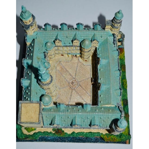 1068 - Danbury Mint Krönborg Castle from the 12 Sculptures Entitled Enchanted Castles of Europe - Boxed Wit... 