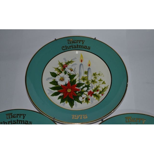 1109 - 1978, 1979, 1980 Barratts of Staffordshire Colelctable Christmas Plates - Boxed