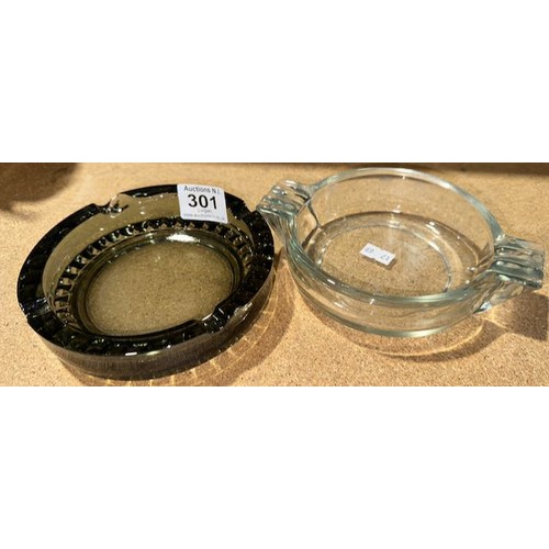 301 - 2x Vintage Glass Ashtray