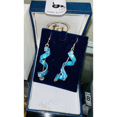 820 - Pair of Silver Earrings