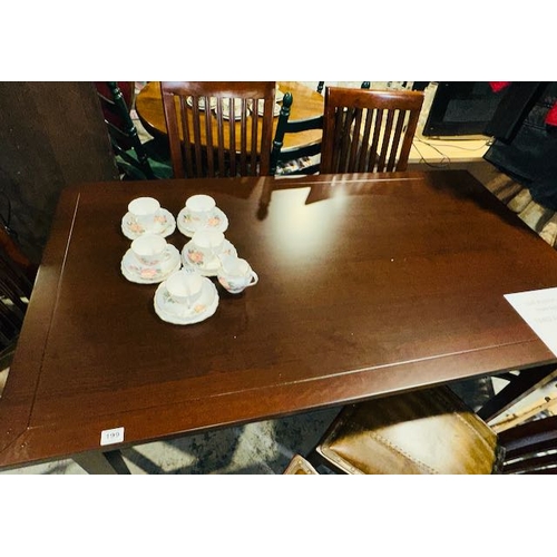 199 - Quality dining table with six slat back leather seated chairs