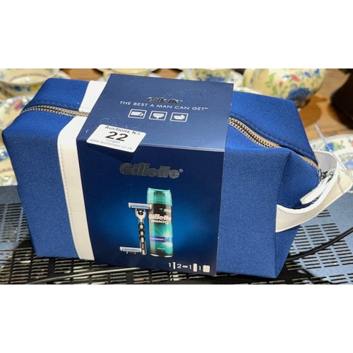 22 - Gillette Washbag Gift Set