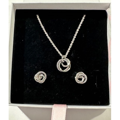 960 - Pandora Family Always Encircled Necklace and Earrings Gift Set RRP £115