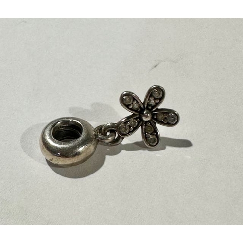 986 - Pandora Dazzling Daisy Dangle Charm