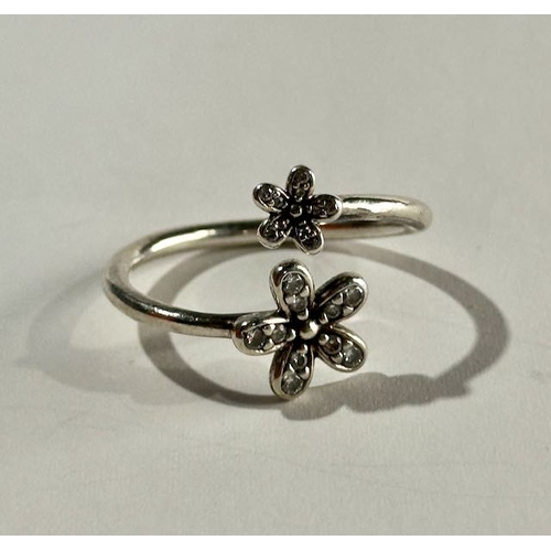 991 - Pandora Dazzling Daisy Ring