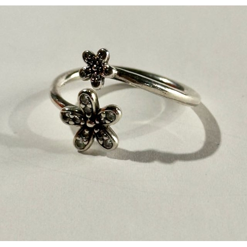 991 - Pandora Dazzling Daisy Ring