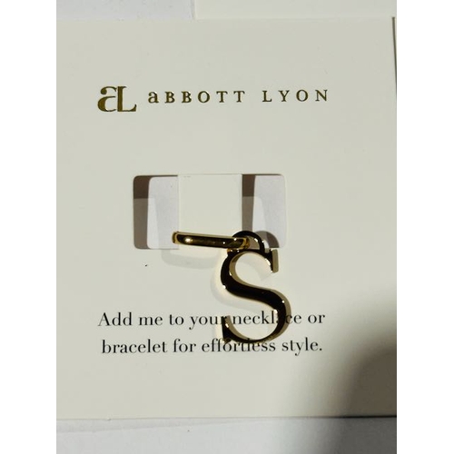 1047 - Abbott Lyon Letter 'S' Pendant