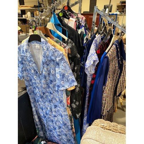 251 - Vintage Clothing - Approx 22pcs (Clothes rail Not Included)