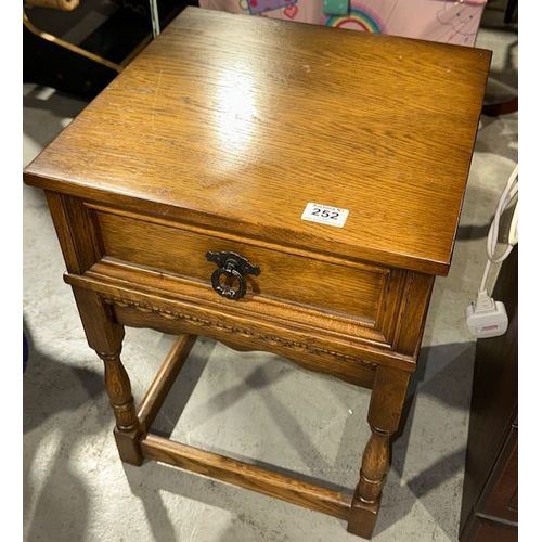 252 - Oak Old Charm Style 1 Drawer Table