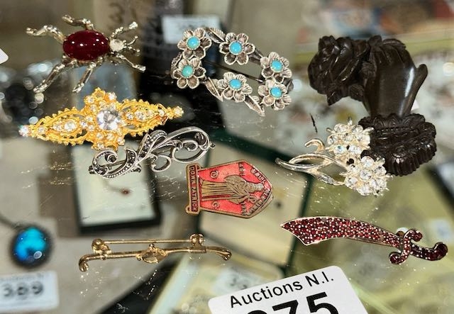 Collection Of Vintage Brooches   1100219903.JPG