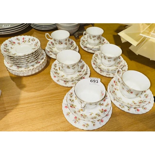 693 - Royal Albert 30pc Winsome Teaset