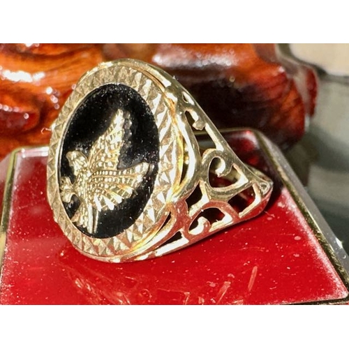 354 - 9ct Gold Eagle Ring