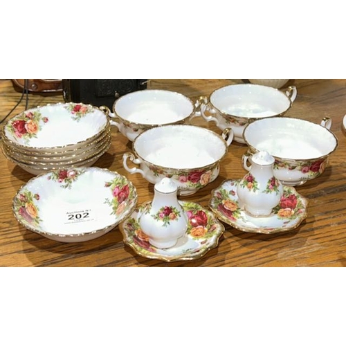 202 - Collection of 14 Pieces of Royal Albert Old Country Rose