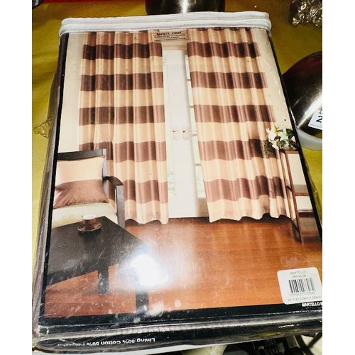 250 - Platinum Fully LIned Curtains 90 x 90 - Sealed