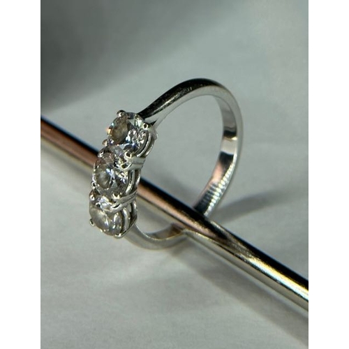 400 - 18ct 1.5ct Diamond Trioloy Ring - Diamond Clarity F