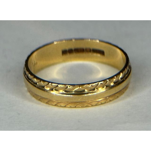 431 - 18ct Gold Band - Engraved On Inside