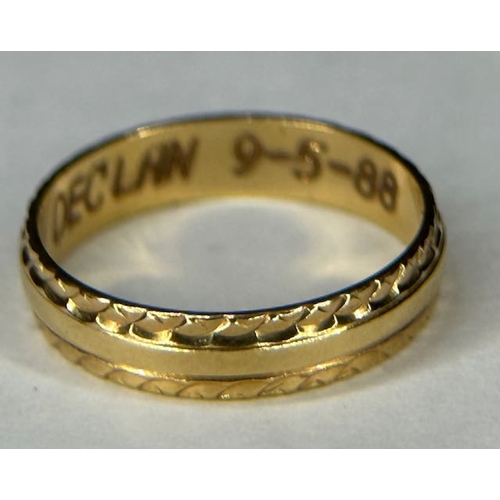 431 - 18ct Gold Band - Engraved On Inside