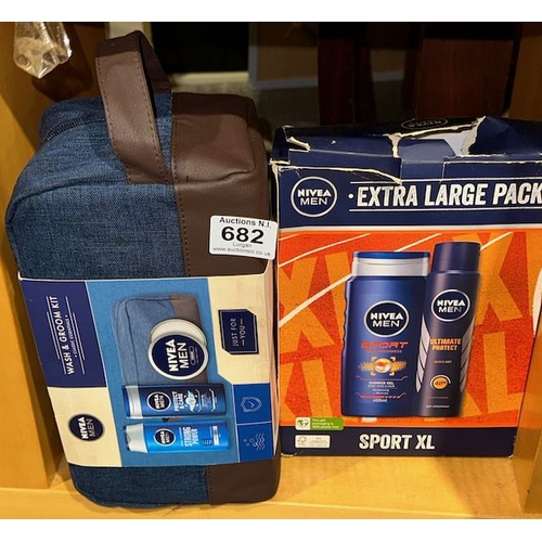 682 - Mens Nivea Gift Set x 2