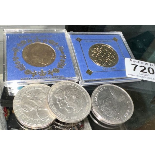 720 - 3 X Commemorative Crowns + 2 x Commemorative Medals