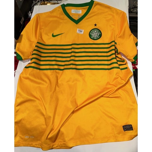 780 - Celtic Football Top Sixe XL