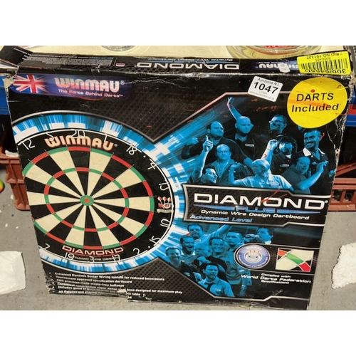 1047 - Boxed Winmau Diamond Dart Board