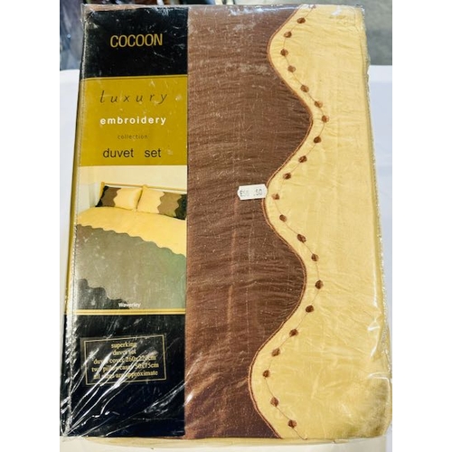 1097 - Cocoon Luxury Embroidery Superking Waverley Duvet Set - RRP £57