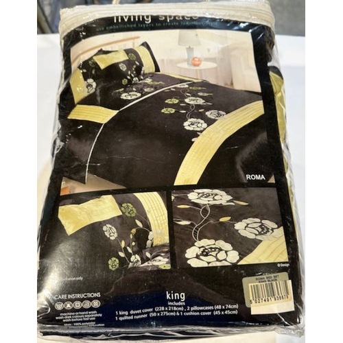 1112 - Living Space Kingsize Duvet Set - Roma/Black