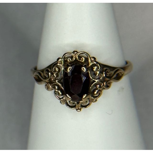 341 - 9ct Gold Garnet Ring