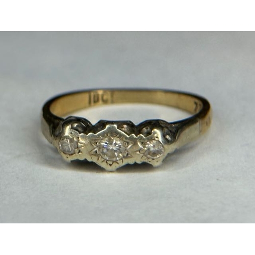 375 - 18ct Gold Diamond Ring