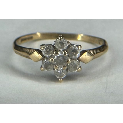 379 - 9ct Cluster Ring