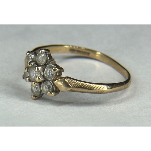 379 - 9ct Cluster Ring