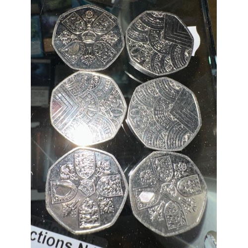 510 - Collectable 50p x6 - 3x Queen Elizabeth + 3xCharles