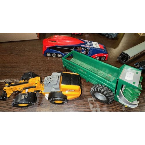 305 - Britains ERTL Digger & Harvester + Major Elite marvel Truck