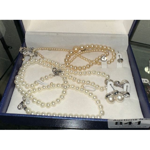 841 - Dress Pearl Necklace, Braclet & Earring Set