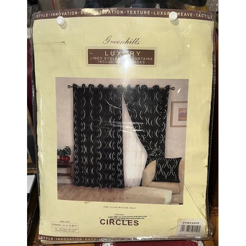 72 - Pair Of Greenhills Luxury Fully Lined Eyelet Curtains 90 x 90