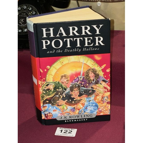 122 - Harry Potter & The Deathly Hallows Hardback First Edition