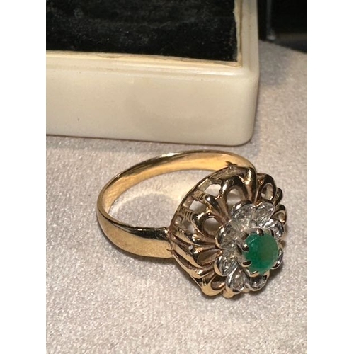 337 - 9ct Gold Ornate Floral Cluster Ring