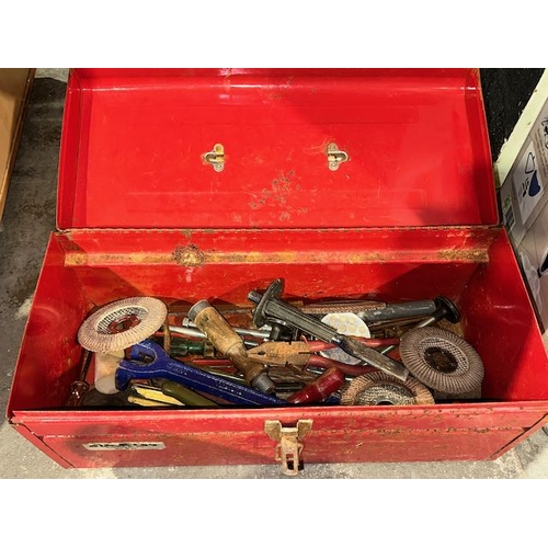 565 - Metal Toolbox & Contents