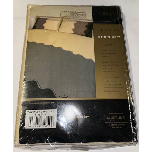 1159 - Cocoon Luxury Embroidered King Size Duvet Set RRP £47