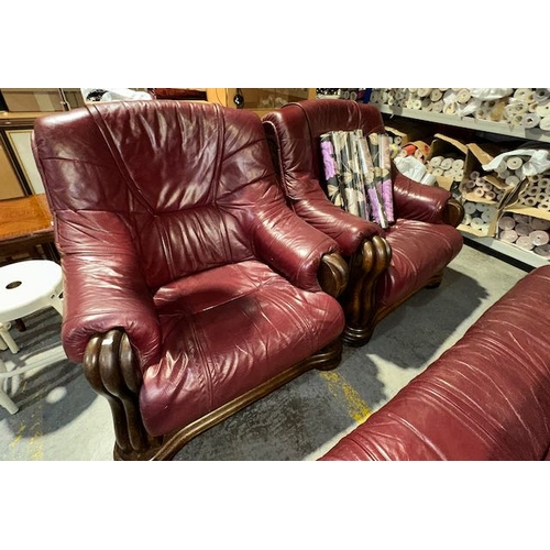 352 - Ox Blood Leather 3 + 1 + 1 Suite On Wooden Frame