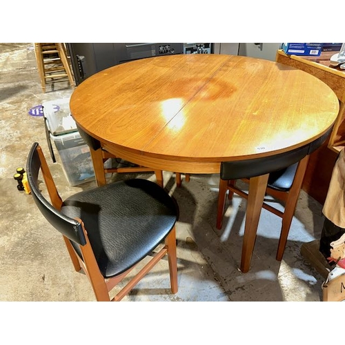 530 - Mid-Century Circular Dining Table with 4 Chairs - In the Style of McIntosh