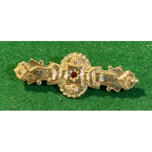 299 - Decorative Antique Garnet Centre Stone 9ct Brooch