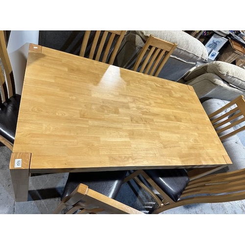 522 - Solid Light Oak Dining Table & 6 Chairs